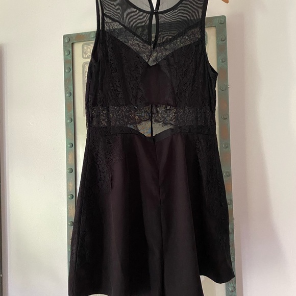 🖤 🌞Super Cute Summer Jumpsuit 🌞 🖤 - Picture 3 of 8